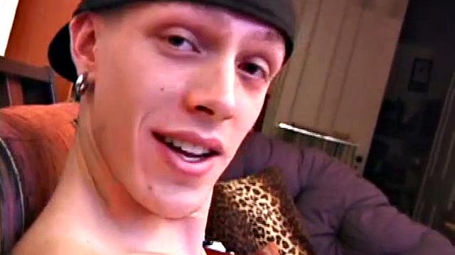 Juice жадно сосёт член Shane, доводя до предела