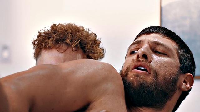 Athletic guys fucked in massage 3some till cumshot
