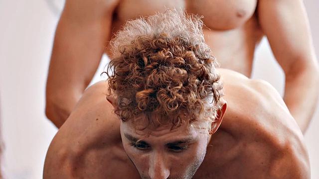 Athletic guys fucked in massage 3some till cumshot