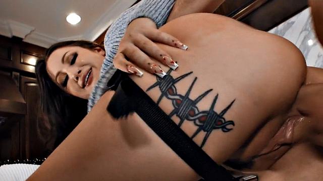 Alt slut plays with dildo before getting the real thing