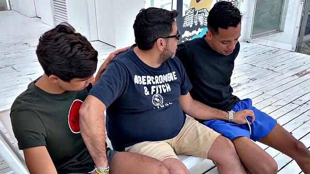 фердинанд сосёт и получает по полной от джорджио, феликса и оператора