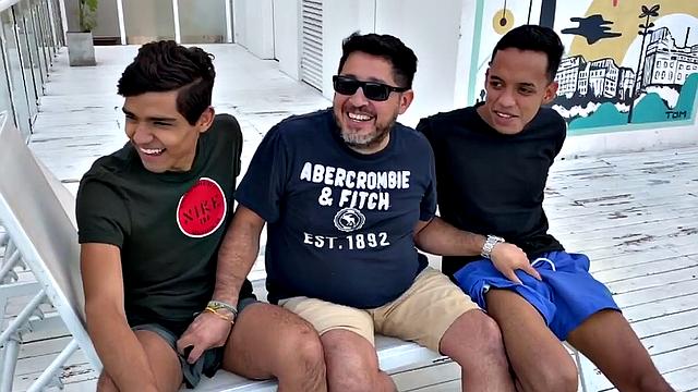This dad and son orgy opens with young Giorgio and Felix standing over daddy Ferdinand, as he sucks their dicks. Camera boy joins in the action.