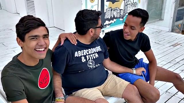 This dad and son orgy opens with young Giorgio and Felix standing over daddy Ferdinand, as he sucks their dicks. Camera boy joins in the action.