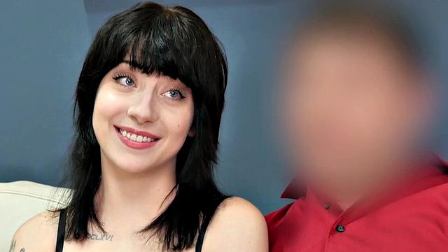 Шарлотта Сартр одновременно гоняет глотку и ловит золотой душ - умеет развлекаться!