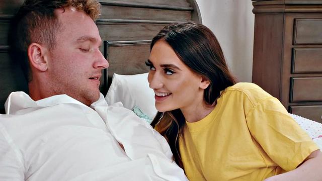 дикая волосатая сучка скачет на члене своего мужика