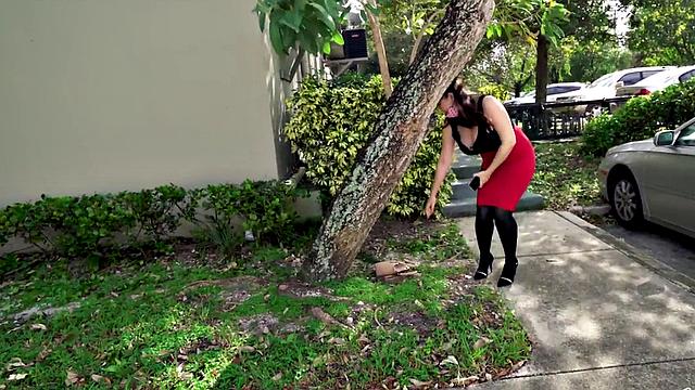 A oiled-up MILF take a big dick in her bald pussy in the car