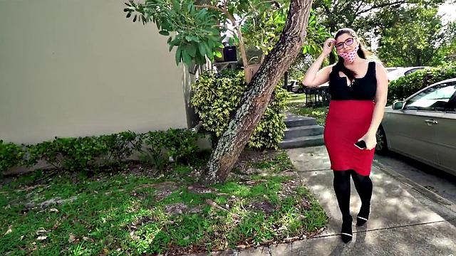 A oiled-up MILF take a big dick in her bald pussy in the car