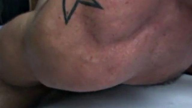 Татуированный немецкий парень получает в жопу
