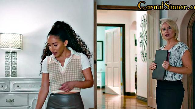 Asian inked sinner gets pussylicked while fingering