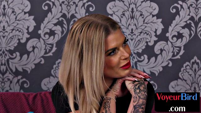 Stunning nlonde voyeur teasing guy