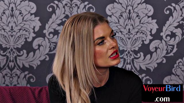 Stunning nlonde voyeur teasing guy