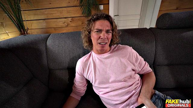 Рики Раскал устроил горячий массаж подругам и получил двойной минет от Anastasia Brokelyn и Charlie Red.