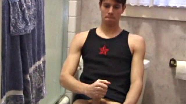 dan doe спорит, что кончит на двери душа, jayden дрочит на унитазе