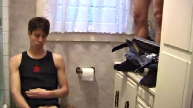 dan doe спорит, что кончит на двери душа, jayden дрочит на унитазе