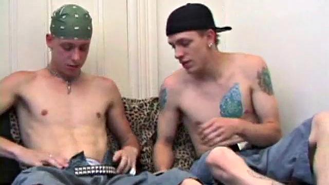 roar получает жёсткий трах и глотает сперму до капли