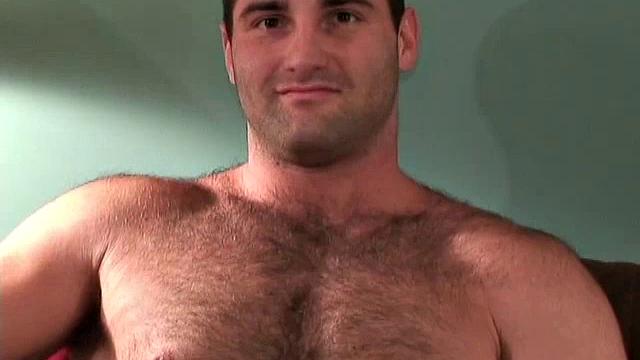 алекс дрочит жестко и обильно кончает