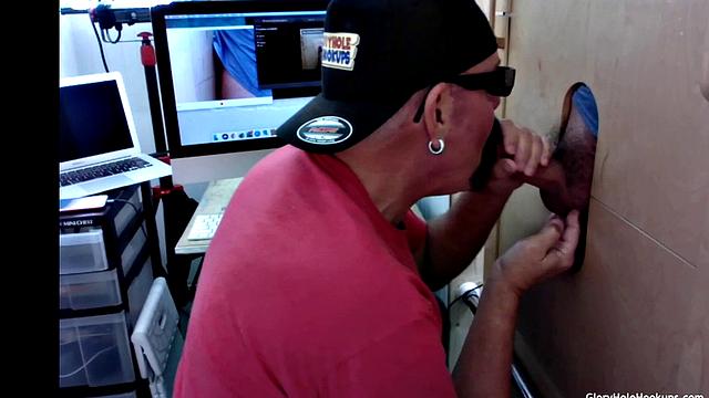 Gloryhole Dick Sucking Action