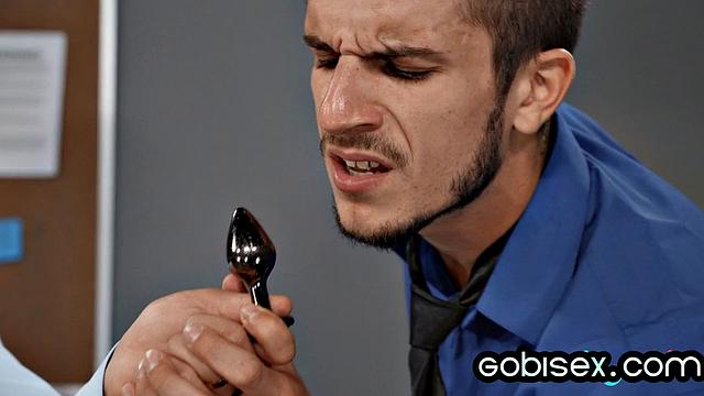 Gorgeous babe pounded in bi 3way