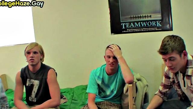 Amateur sucking friends dick