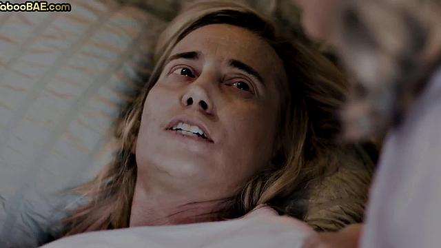 Petite cutie cockriding her man