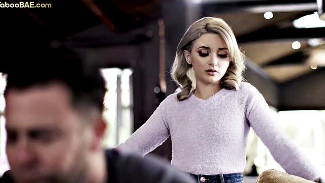 Petite cutie cockriding her man