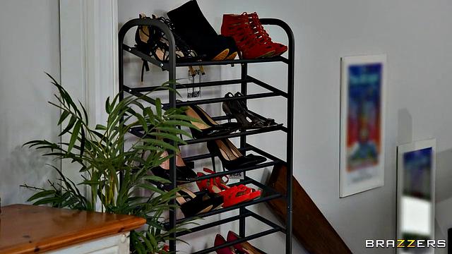 Shoe Thief Gets Caught!