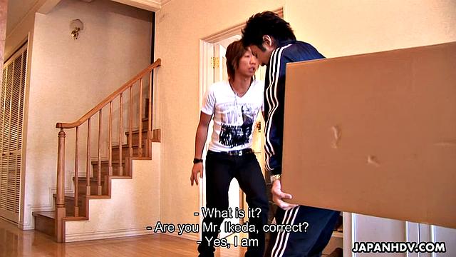 Iori Mizuki dominated in threesome sex