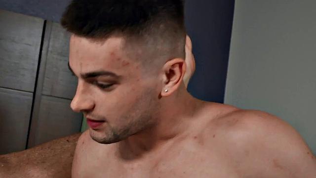 Twink enjoys bareback anal with muscled sugardaddy