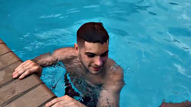 Twink enjoys bareback anal with muscled sugardaddy