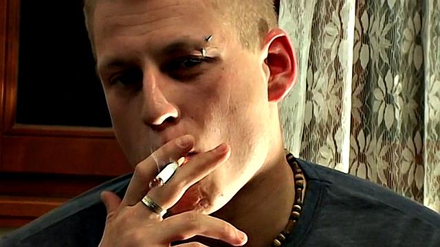 Кит Леджер курит и дрочит - Keith Ledger курит и дрочит