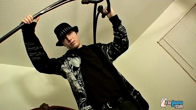 blinx strokes and shoots his load all over sweaty feet