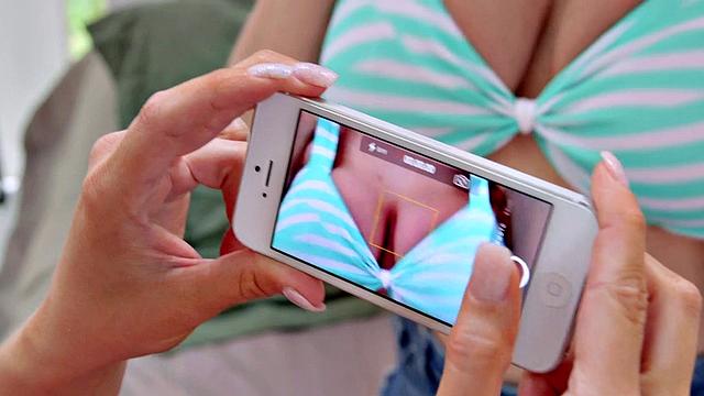 Close Encounter: Sheridan Love and Holly Brooks