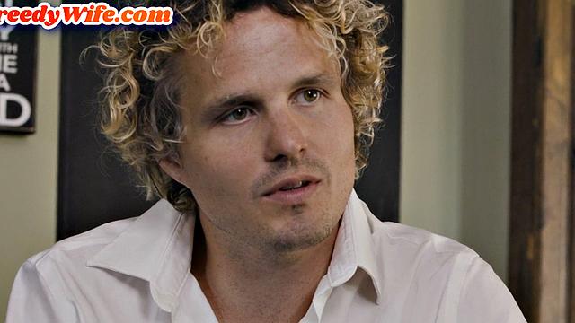 Stunning wife gets pussybanged by hubby