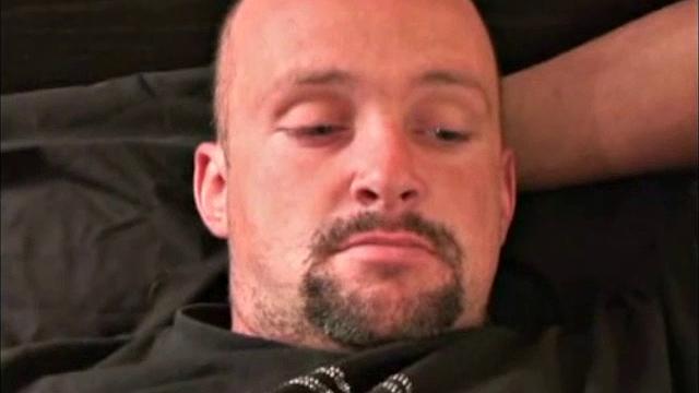 ричард дрочит и кончает мощно