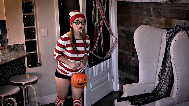 Клео Клементайн сосёт у всадника без головы на Хэллоуин