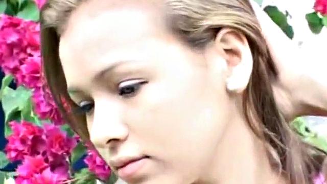 A blonde teen rub her clit in the great outdoors