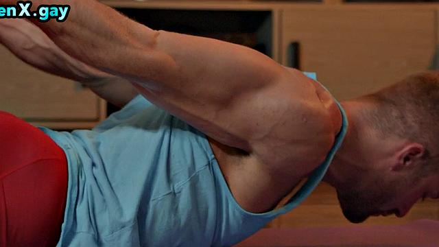 После разминки три йога-брутала решили трахаться по-настоящему