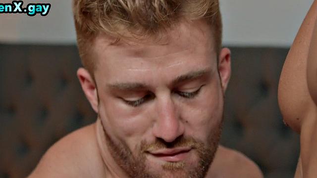 После разминки три йога-брутала решили трахаться по-настоящему