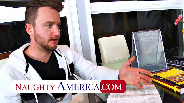 Ariella Ferrera gets pussy fikled by student