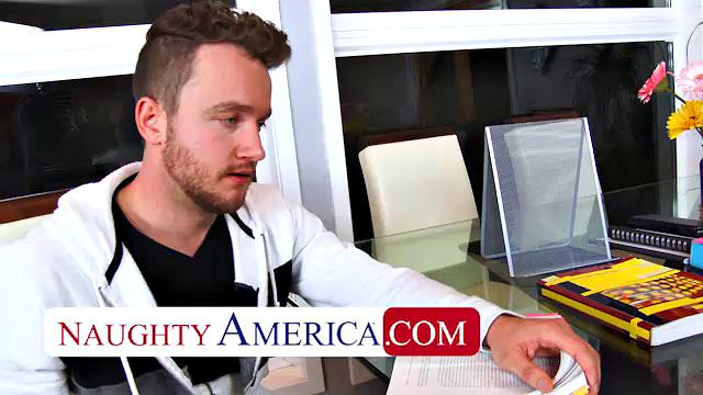 Ariella Ferrera gets pussy fikled by student