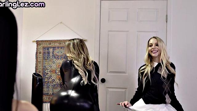 21yo lesbian babes scissoring and cuntlicking in threesome