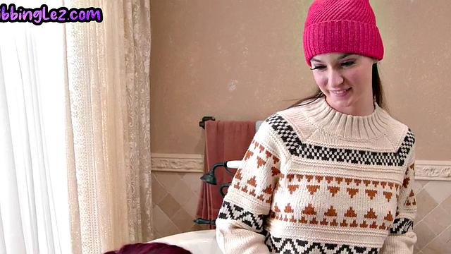 Lesbian love playing with hairy pussy in bath