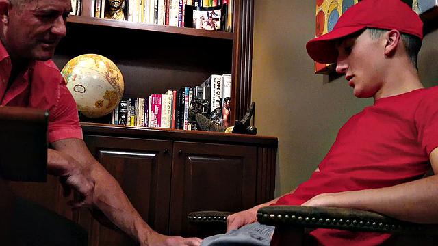 Daddybottom barebacked by skinny twink in the office