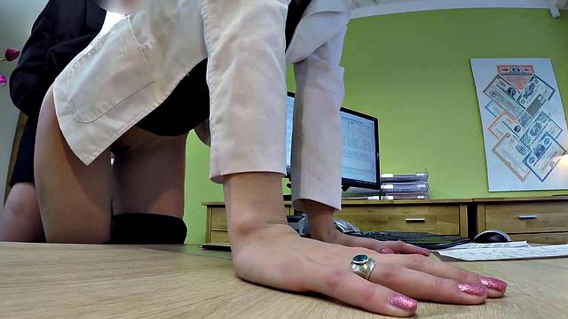 VIP4K. Hottie needs new musical instruments so she has a sexy session