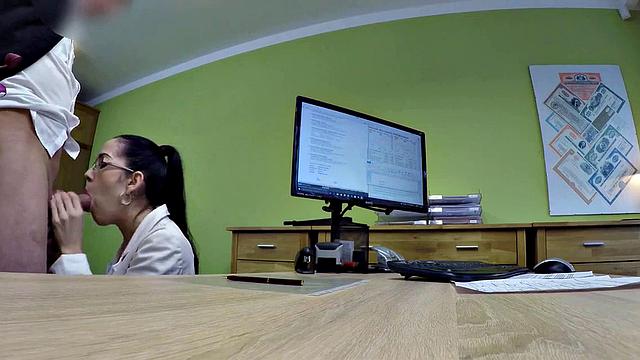 VIP4K. Hottie needs new musical instruments so she has a sexy session