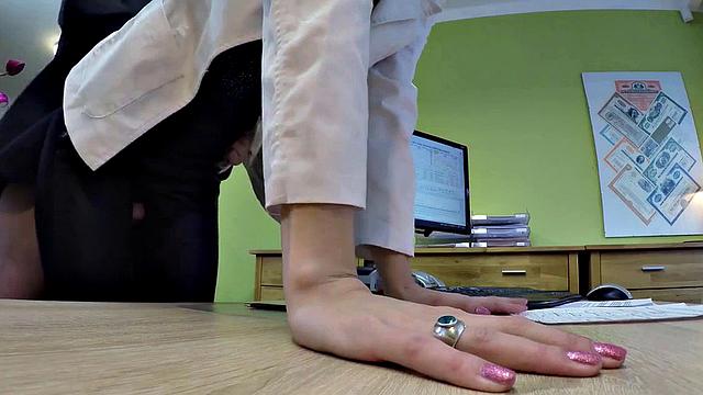 VIP4K. Hottie needs new musical instruments so she has a sexy session