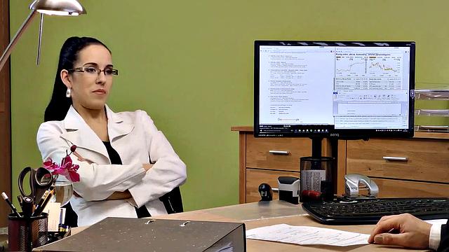 VIP4K. Hottie needs new musical instruments so she has a sexy session