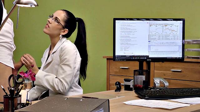 VIP4K. Hottie needs new musical instruments so she has a sexy session