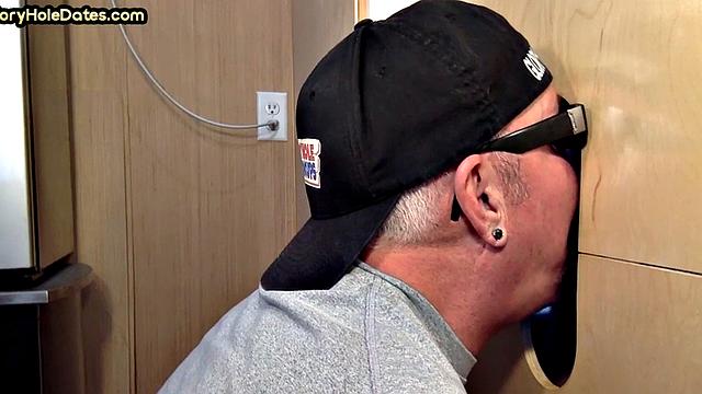 Cum-loving gloryhole DILF sucks cock in homemade video