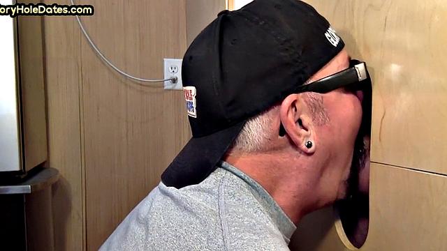 Cum-loving gloryhole DILF sucks cock in homemade video